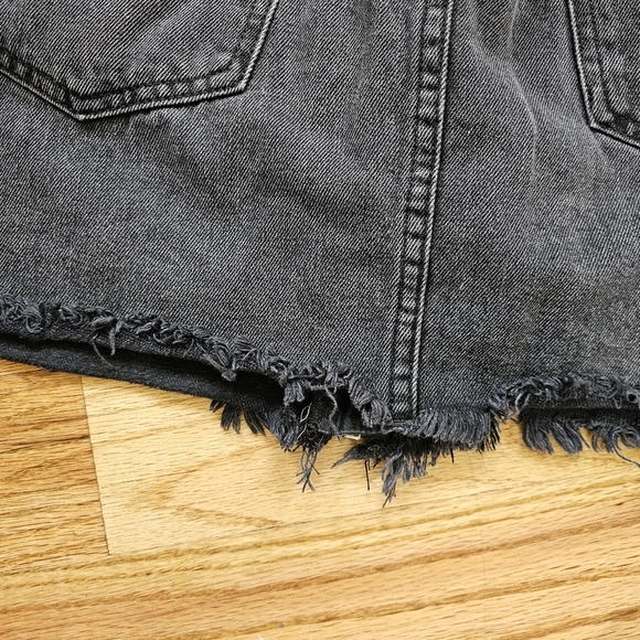 We The Free (Free People) Size 31 Black Denim Mini Skirt Zip Front Revolve - Picture 6 of 7